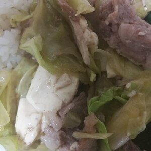 キャベツでカサ増し♪肉豆腐^_^